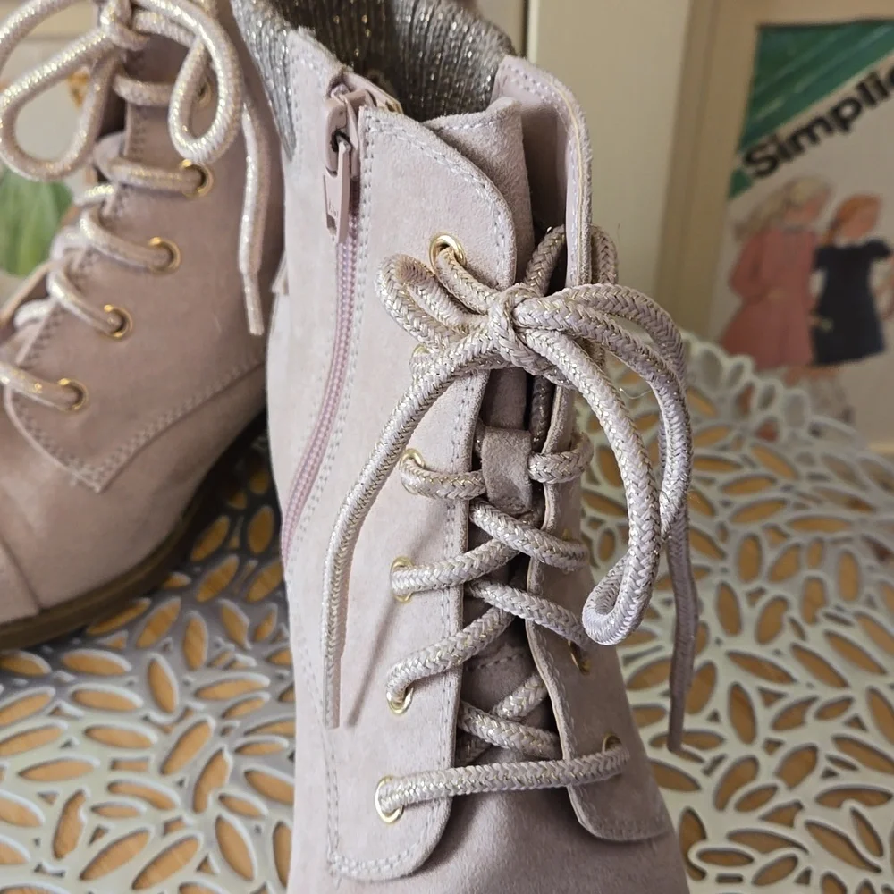 Wonder Nation suede pale pink ankle boots Sz 4. 🎁